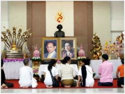 Online-Zeitung  News aus Thailand Hua Hin schmückte sich zum Krönungstag