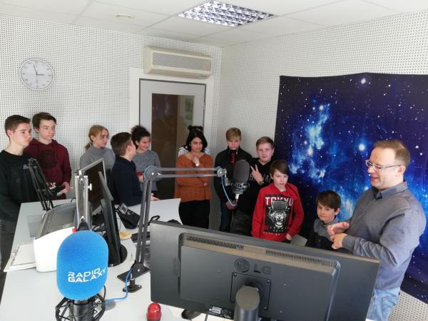 Schülerzeitung 2018/2019 2. Schülerzeitung 2018/2019 Besuch bei Radio IN / Galaxy
