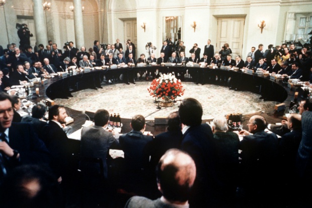 Geschichte auf Englisch Jahr 1990 Poland in 1989 the Round Table Erste Seite
